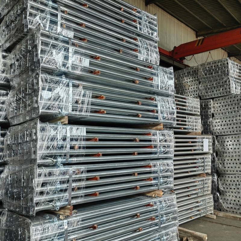 Puntales metálicos galvanizados listos para entrega